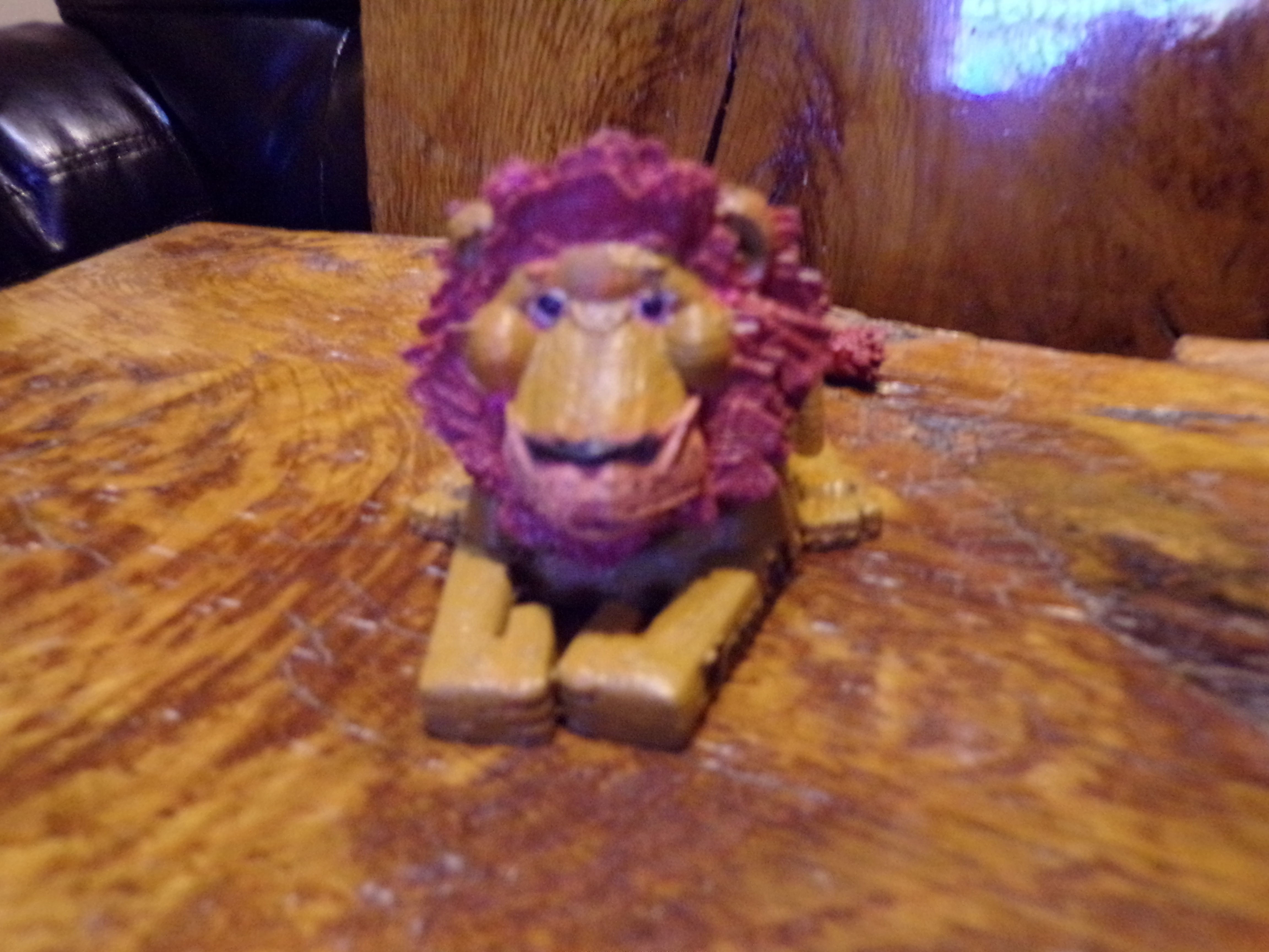 Lion Phone Stand